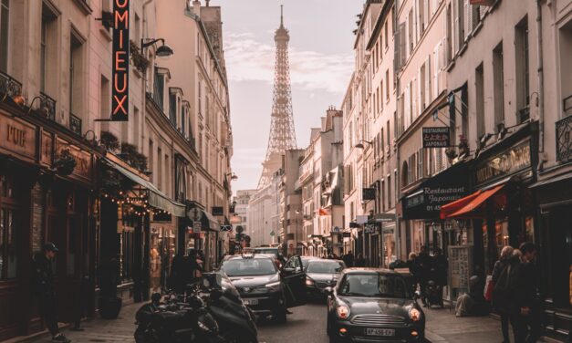 Book Eiffel Tower Tickets: Skip-the-Line Options Compared (2026)