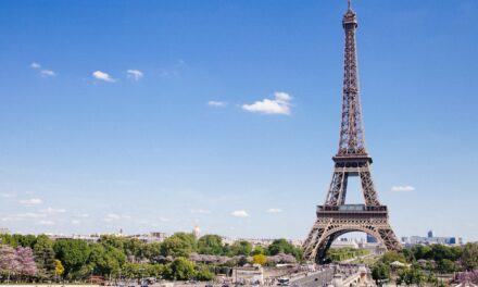 Which Paris Neighborhood Has the Best Nightlife? Local Breakdown 2026