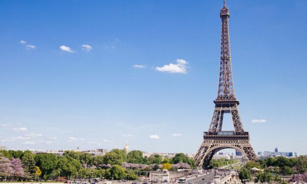 Which Paris Neighborhood Has the Best Nightlife? Local Breakdown 2026