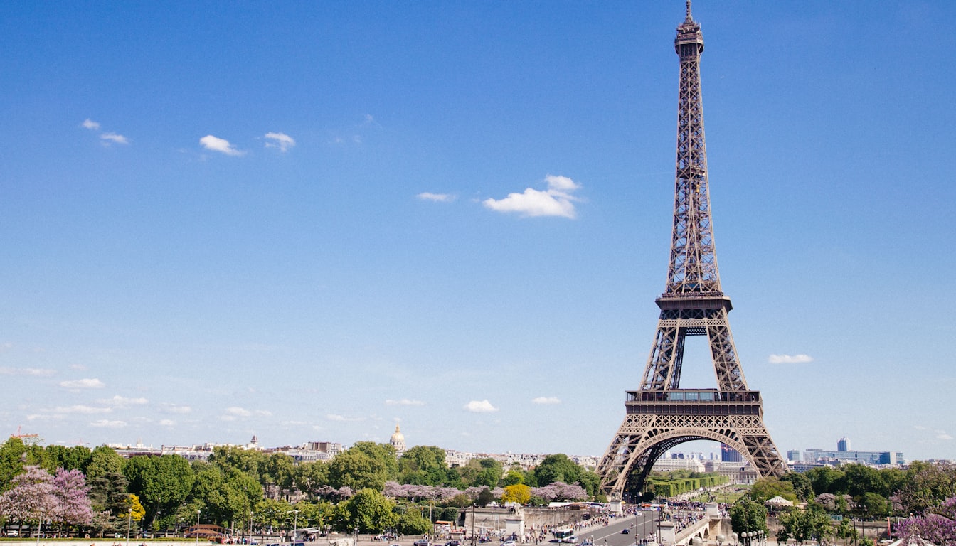 Which Paris Neighborhood Has the Best Nightlife? Local Breakdown 2026 ...